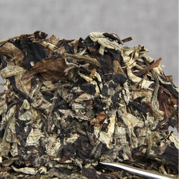 Baltoji (MOON LIGHT / 2018 m.) Pu-Erh arbata (357 g.)