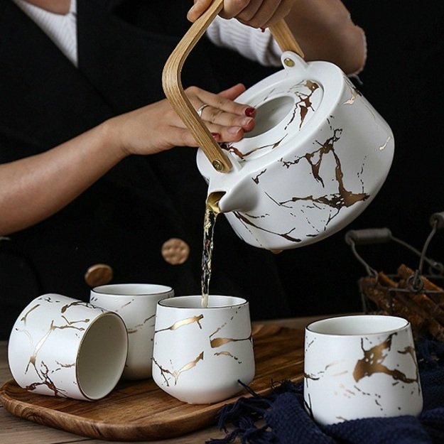 Keramikinis arbatinukas ir 4 pialos (800 ml.)