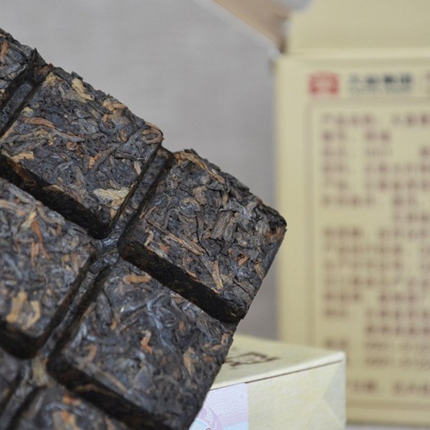 Ripe Pu-Erh (Menghai Classic: DEFU FANG ZHUANG / 2016 m.) arbata (100 g.)