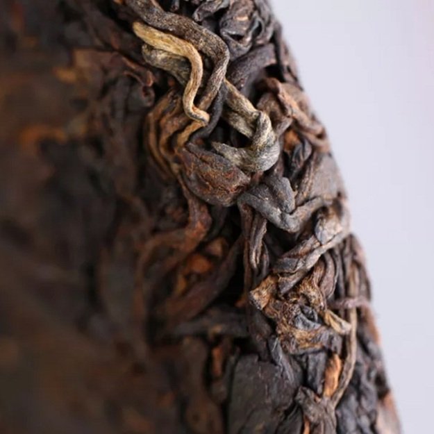 Ripe Pu-Erh (Haiwan Classic: JIAO YANG / 2020 m.) arbata (357 g.)