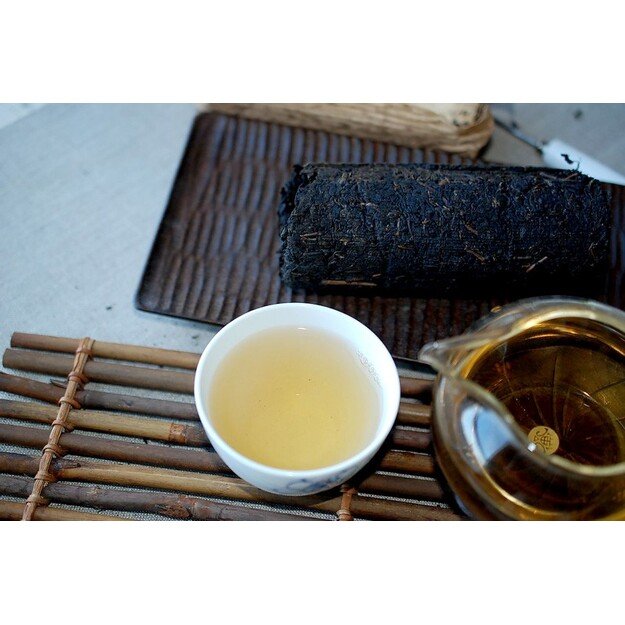 AN HUA (ROYAL HUNAN / 2013, 2017 m.) juodoji arbata (165 g.)