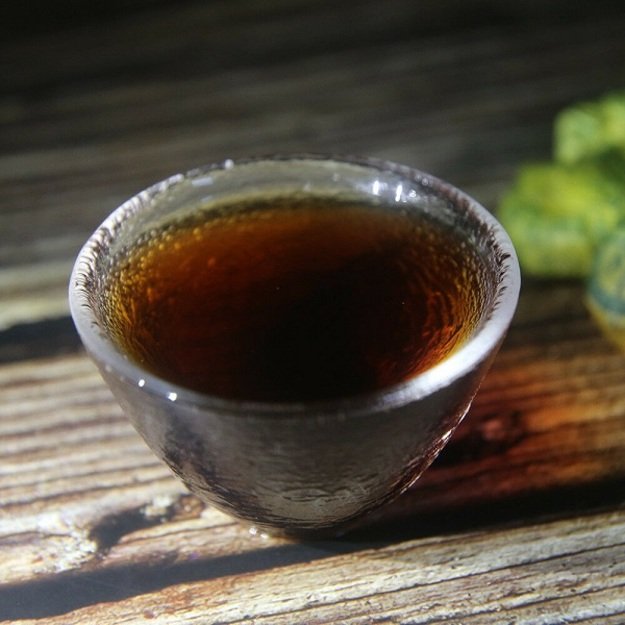 Ripe Pu-Erh (su CHRIZANTEMŲ ŽIEDAIS / 2015 m.) arbata