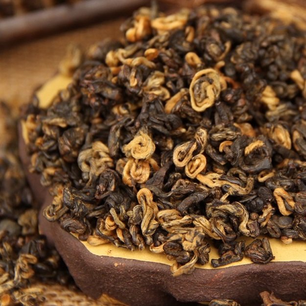 DIAN HONG (AUKSINĖ SRAIGĖ) juodoji arbata (250 g.) 2