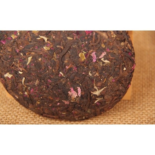 Ripe Pu-Erh (su ROŽIŲ ŽIEDLAPIAIS / 2018 m.) arbata (100 g.)