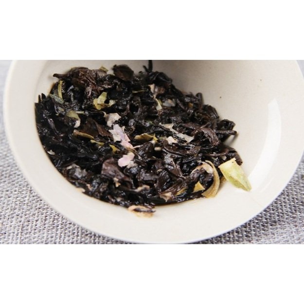 Ripe Pu-Erh (su ROŽIŲ ŽIEDLAPIAIS / 2018 m.) arbata (100 g.)